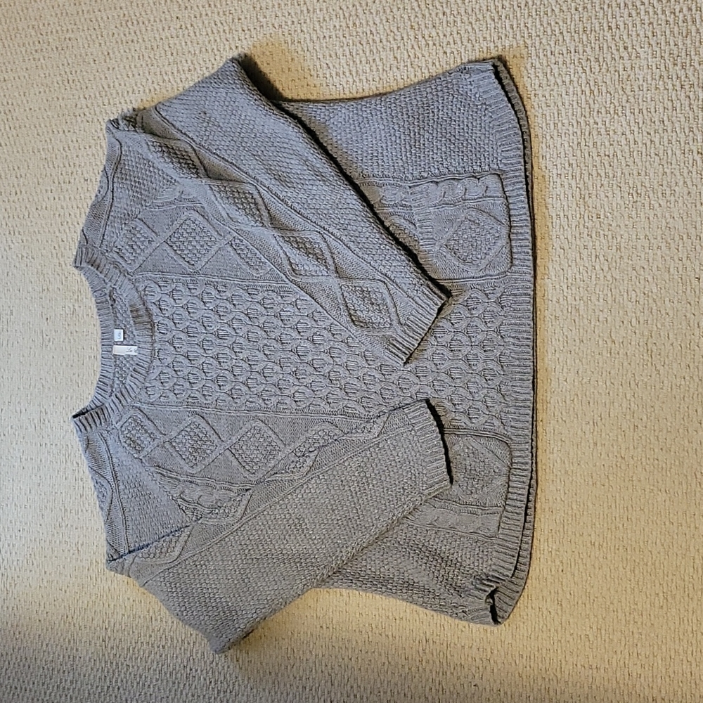 Long sleeve sweater with cable knit texture
